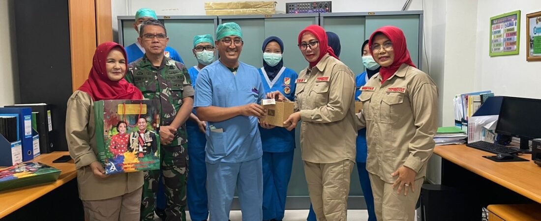 Ringankan Beban, Perempuan Laju Perkasa Beri Tali Asih ke Tenaga Medis ICU-CICU RSPAD